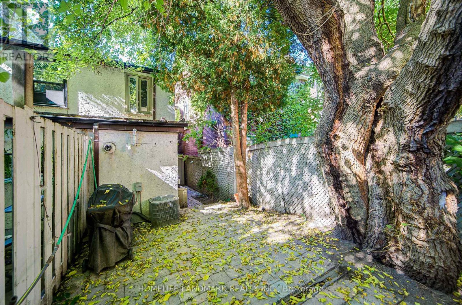 237 Ontario Street, Toronto, ON - Outdoor