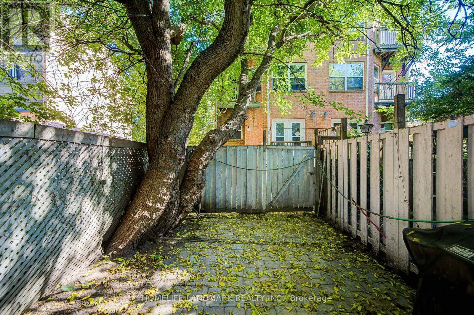 237 Ontario Street, Toronto, ON - Outdoor