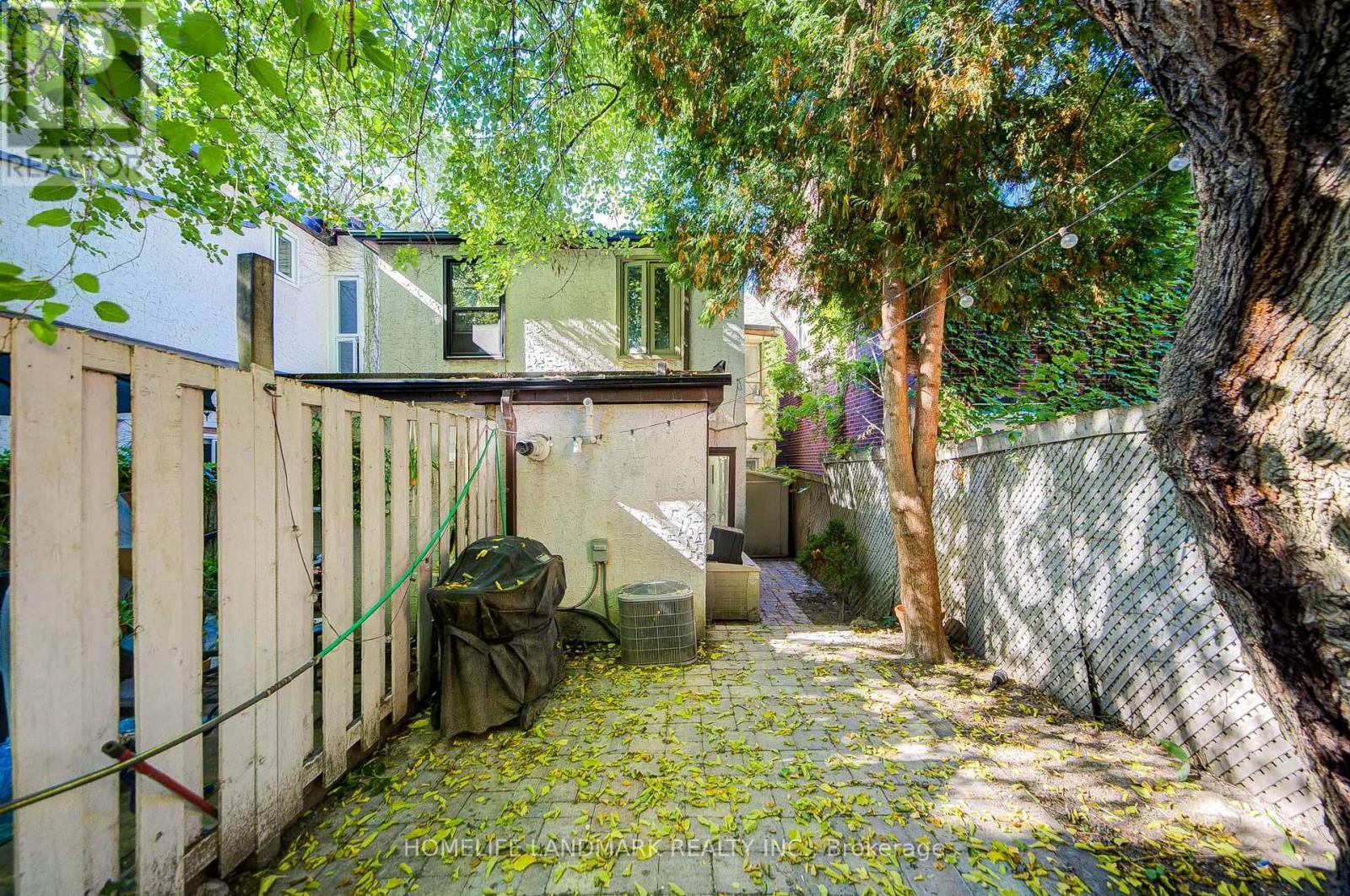 237 Ontario Street, Toronto, ON - Outdoor