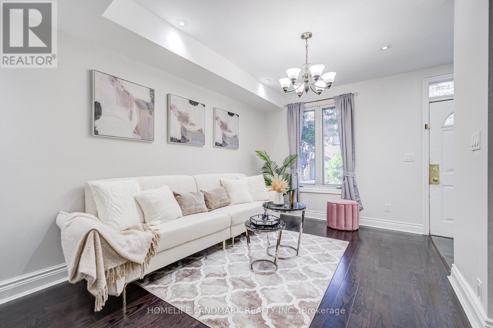 237 Ontario Street, Toronto, ON - Indoor Photo Showing Living Room
