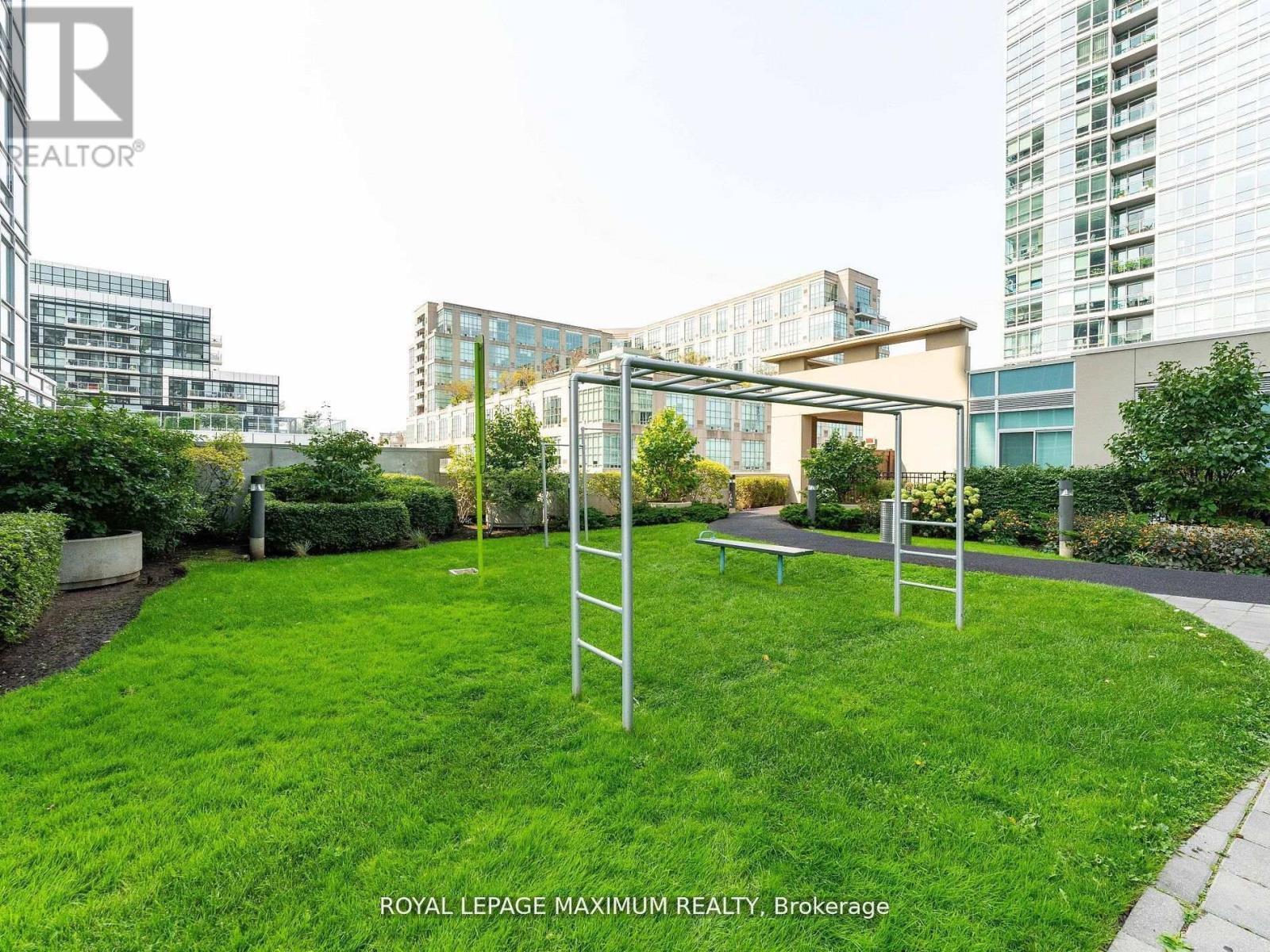 1013 - 155 Legion Road N, Toronto, ON - Outdoor