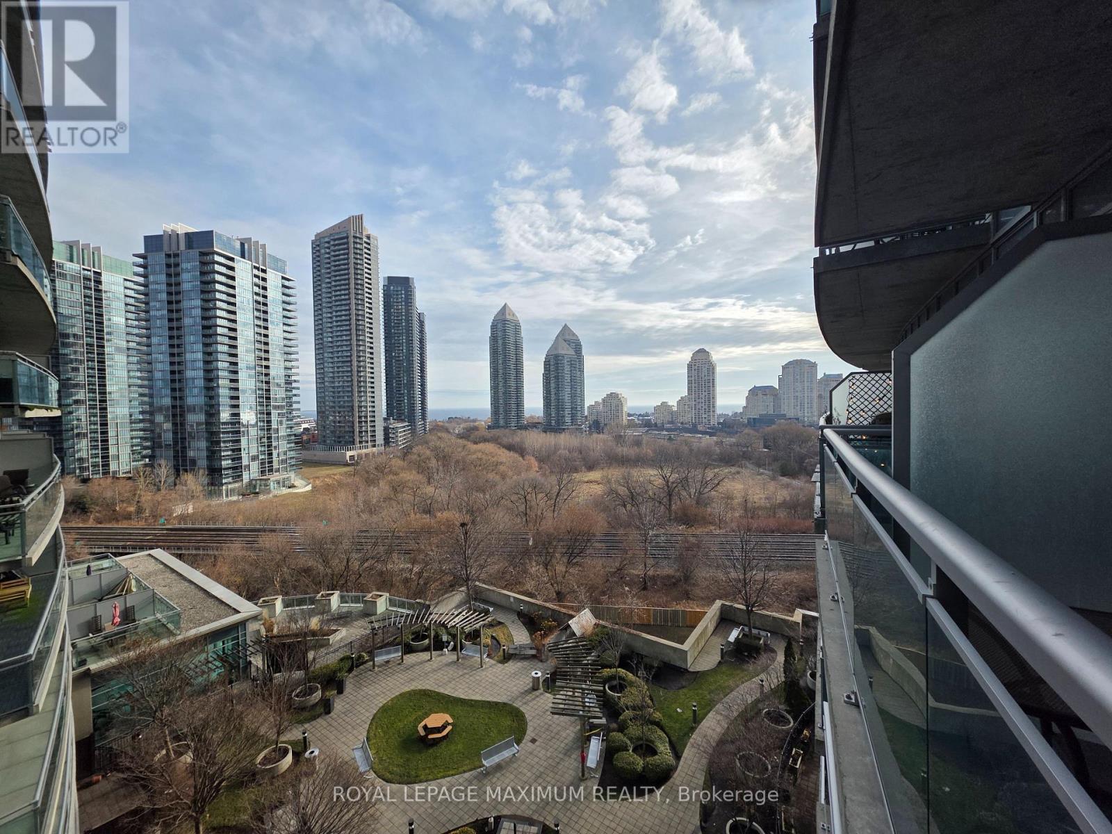 1013 - 155 Legion Road N, Toronto, ON - Outdoor