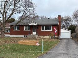 19 MOWAT STREET Ottawa, ON K1J 6R1