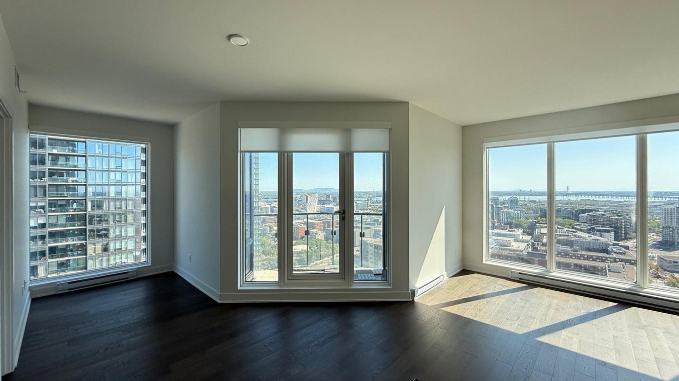 Salon - 3104-1288 Rue St-Antoine O., Montréal (Ville-Marie), QC - Indoor