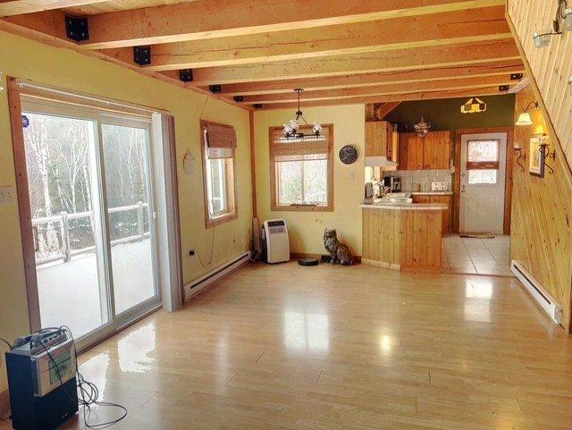 Salon - 6 Rue De La Montagne, Pointe-À-La-Croix, QC - Indoor Photo Showing Other Room