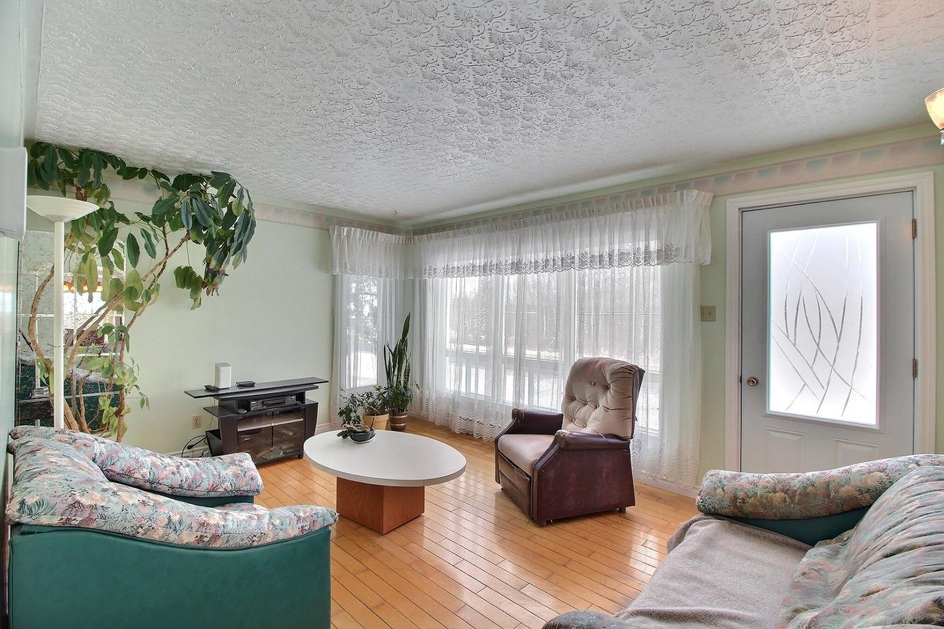 Living room - 130 Route 113 S., Senneterre - Paroisse, QC - Indoor Photo Showing Living Room