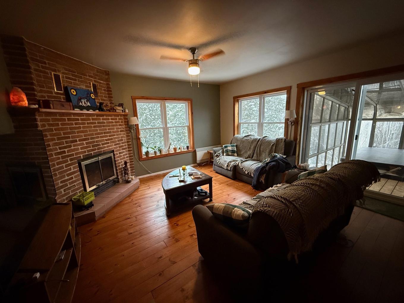Living room - 151 1Er-Et-2E Rang De Laverlochère, Laverlochère-Angliers, QC - Indoor Photo Showing Living Room With Fireplace