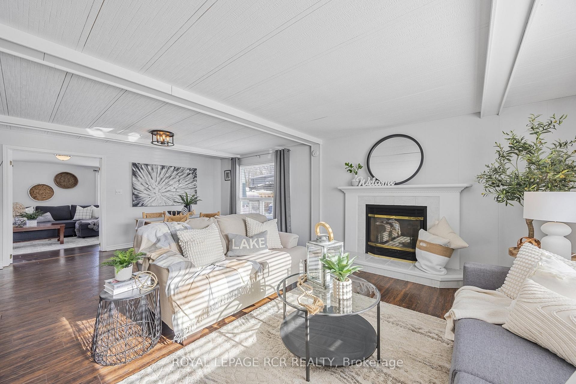 4 Linden Lane, Innisfil, ON - Indoor Photo Showing Living Room With Fireplace