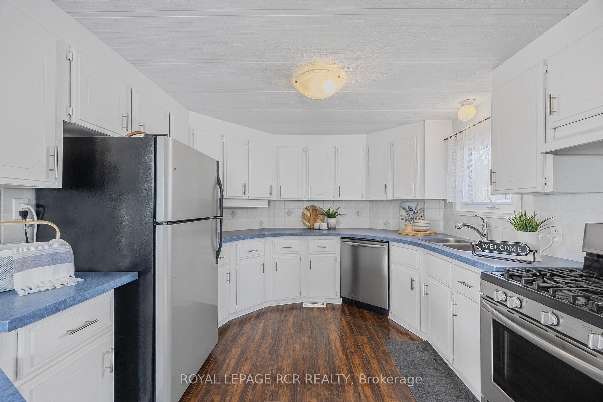 4 Linden Lane, Innisfil, ON - Indoor Photo Showing Kitchen With Stainless Steel Kitchen With Double Sink