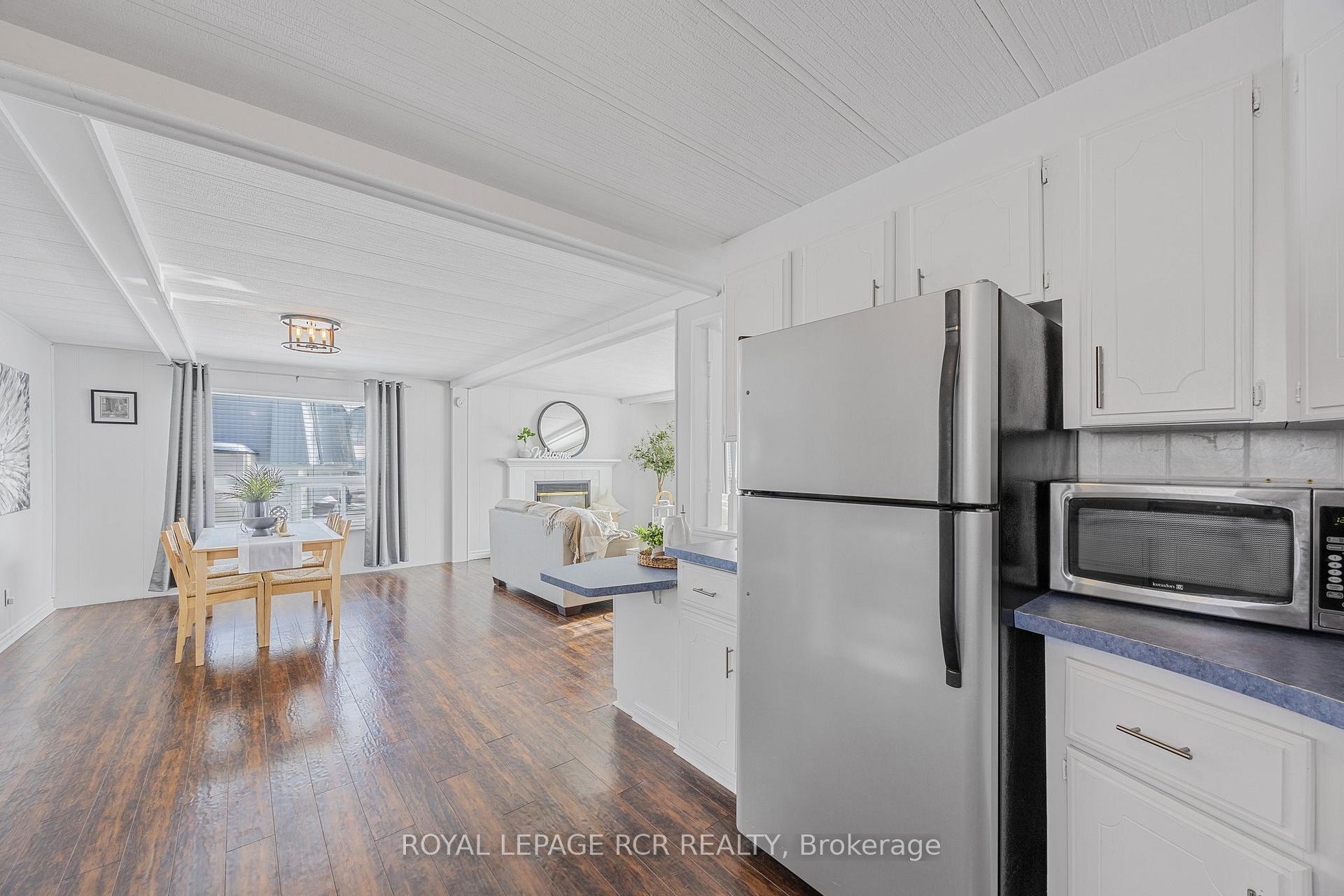 4 Linden Lane, Innisfil, ON - Indoor Photo Showing Kitchen