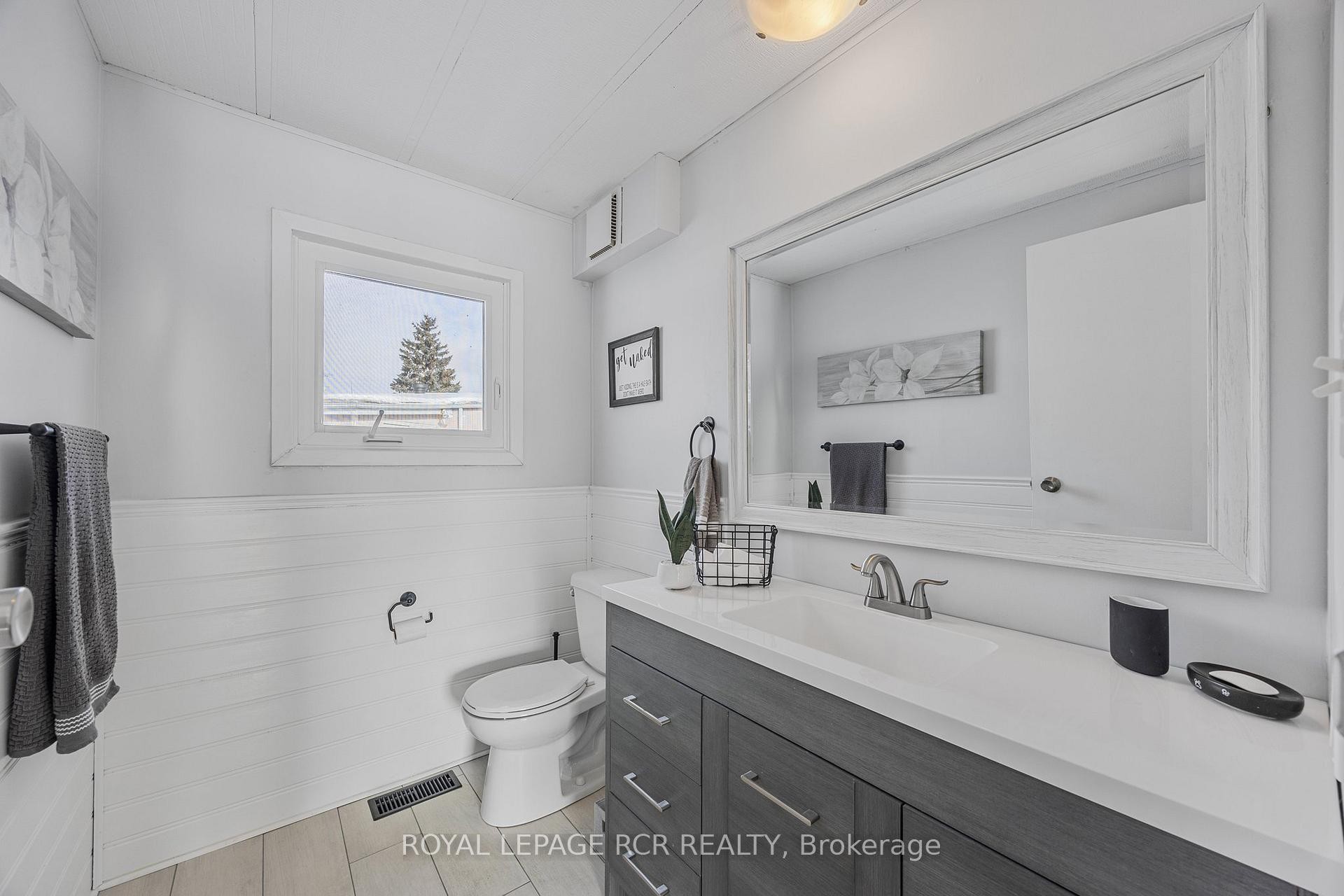 4 Linden Lane, Innisfil, ON - Indoor Photo Showing Bathroom