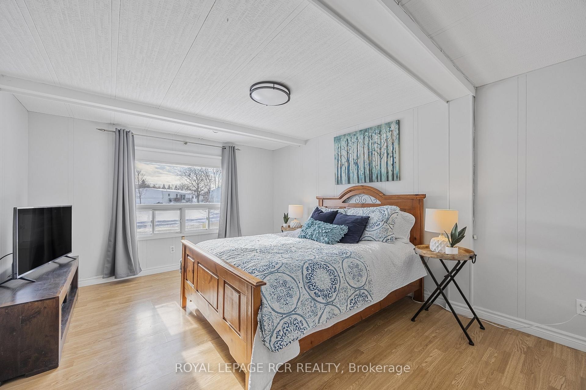 4 Linden Lane, Innisfil, ON - Indoor Photo Showing Bedroom