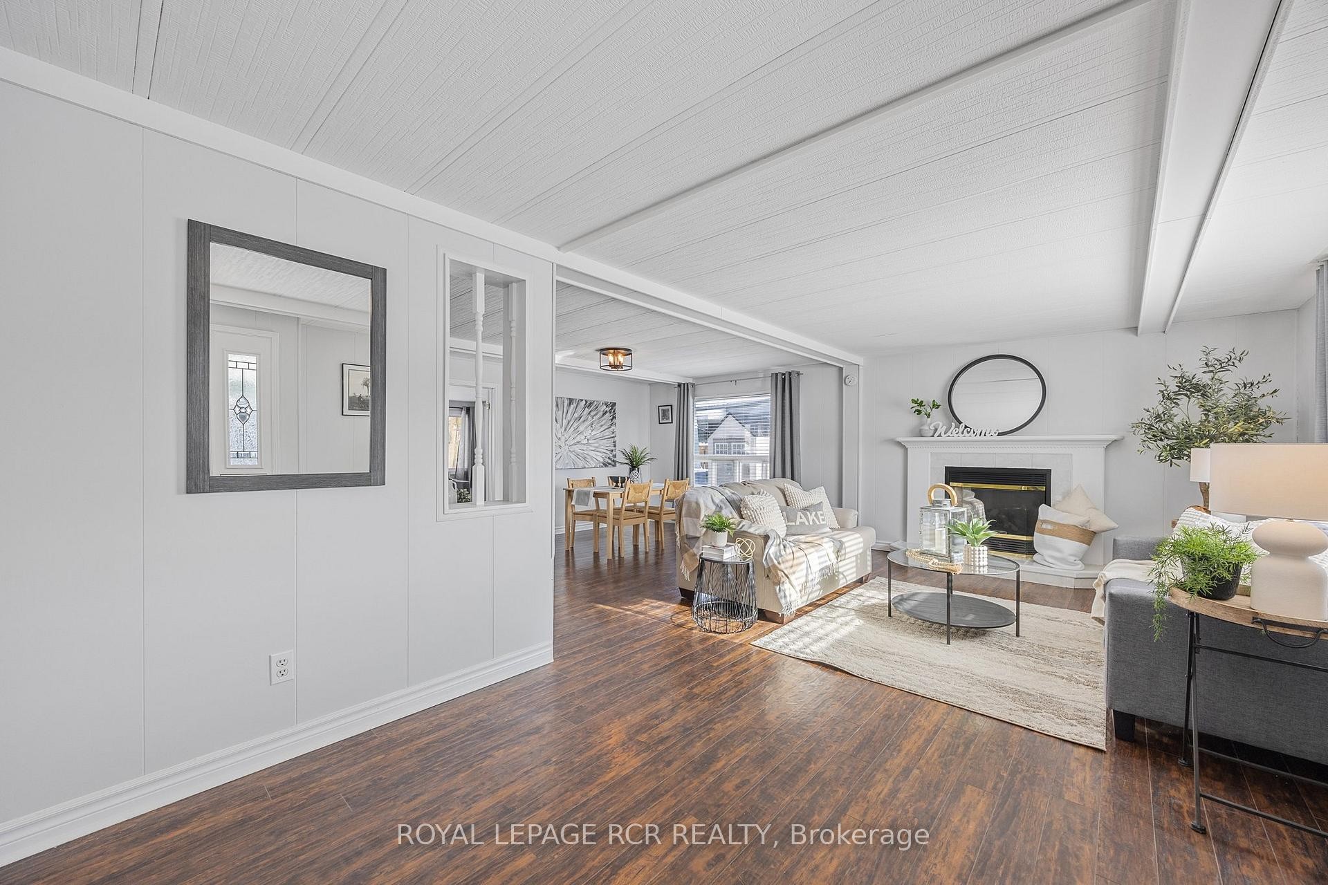 4 Linden Lane, Innisfil, ON - Indoor With Fireplace