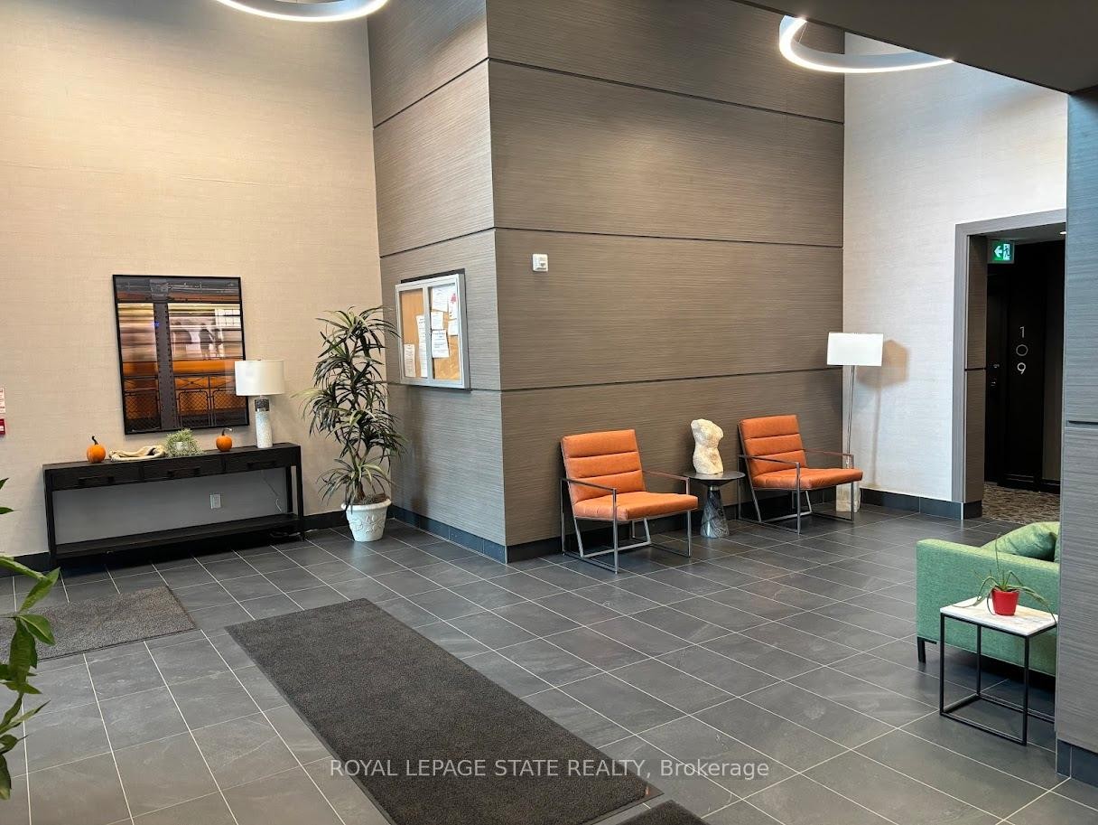 610-50 Kaitting Trail, Oakville, ON - Indoor Photo Showing Other Room