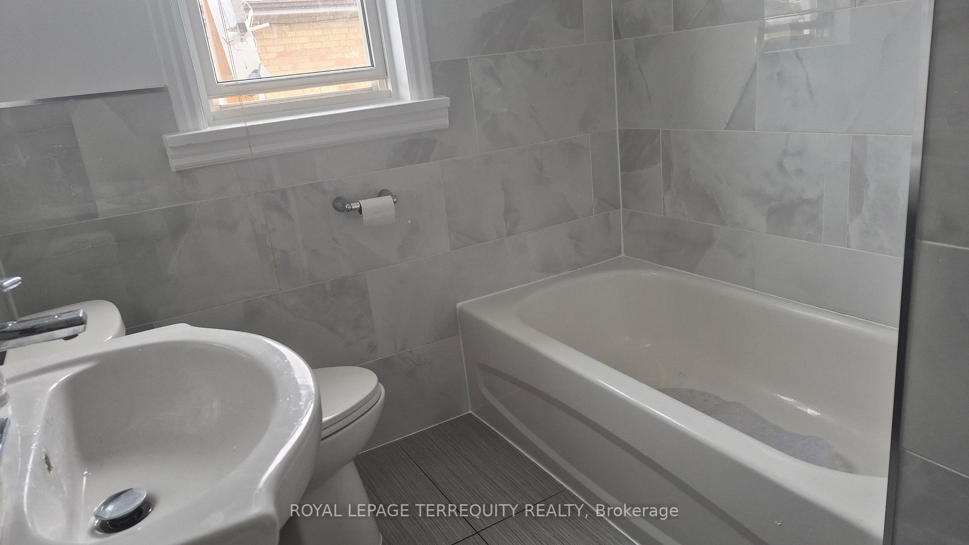 45 Forbes Road, Toronto, ON - Indoor Photo Showing Bathroom