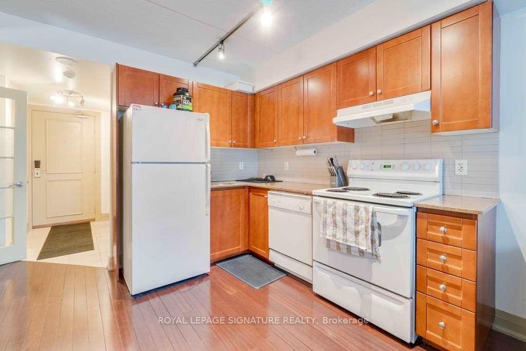 614-2737 Keele Street, Toronto, ON - Indoor Photo Showing Kitchen