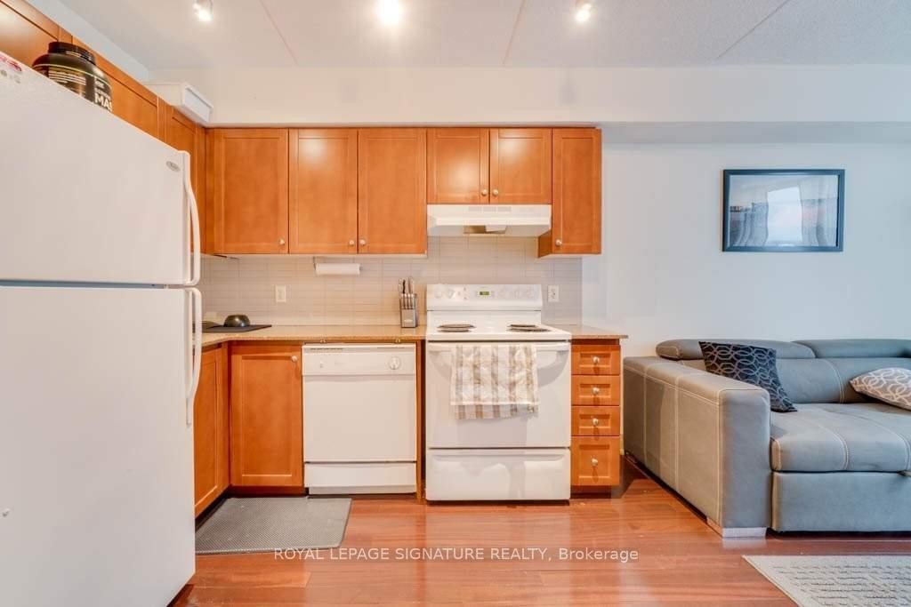 614-2737 Keele Street, Toronto, ON - Indoor Photo Showing Kitchen