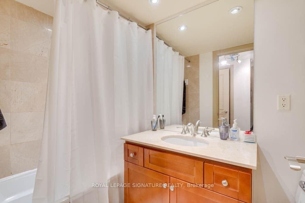 614-2737 Keele Street, Toronto, ON - Indoor Photo Showing Bathroom