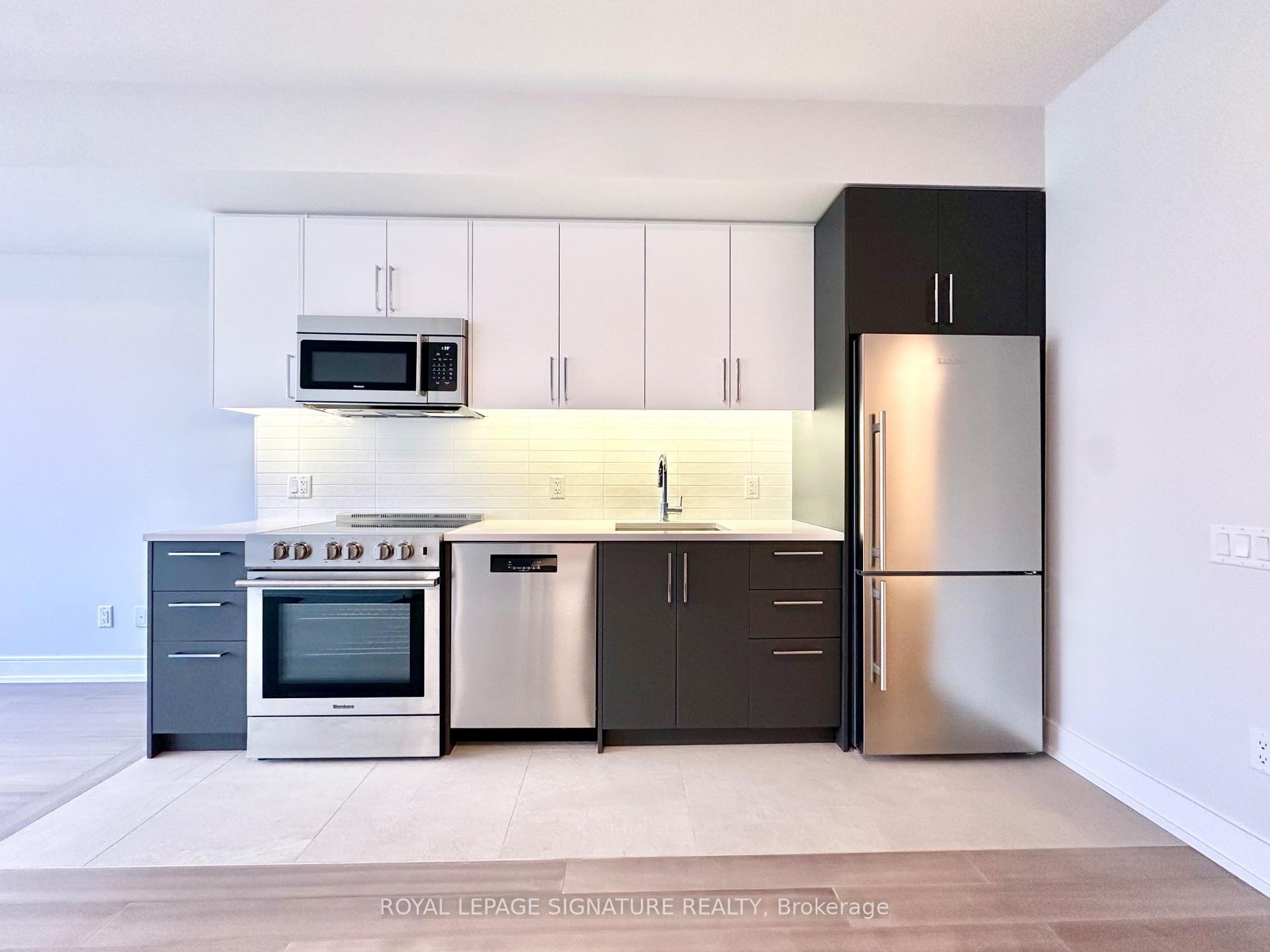 807-664 Spadina Avenue, Toronto, ON - Indoor Photo Showing Kitchen With Stainless Steel Kitchen