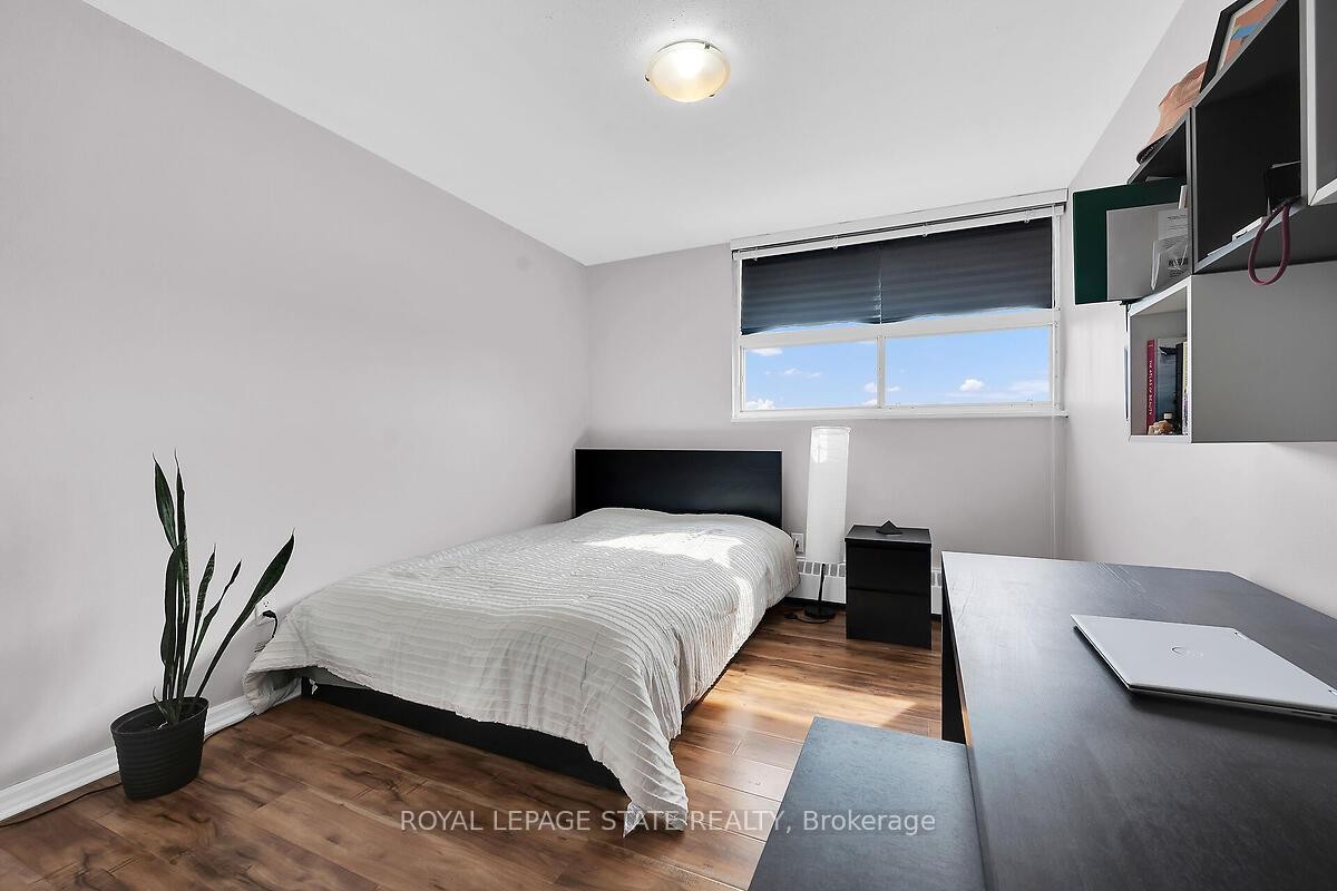 811-15 Albright Road, Hamilton, ON - Indoor Photo Showing Bedroom
