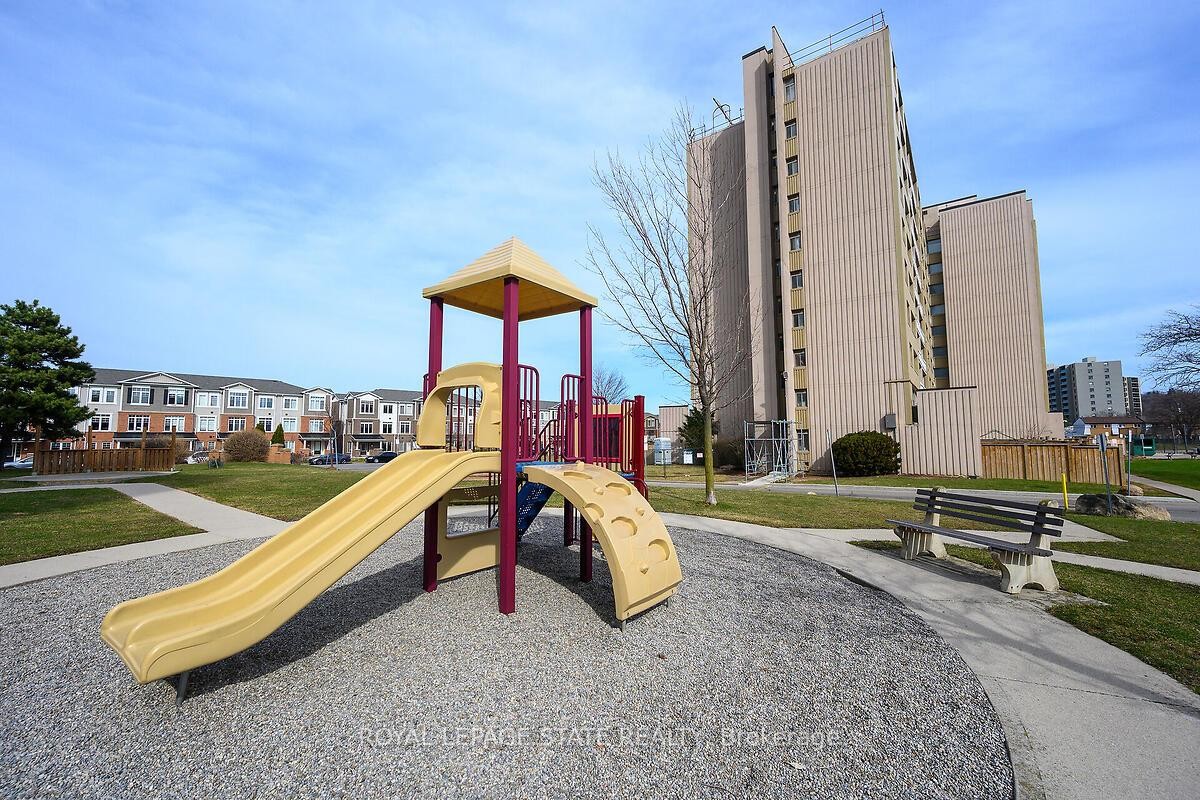 811-15 Albright Road, Hamilton, ON - Outdoor