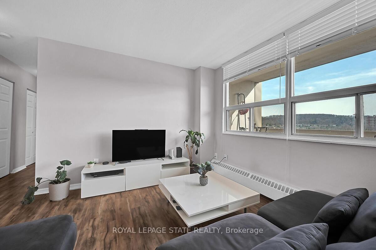 811-15 Albright Road, Hamilton, ON - Indoor