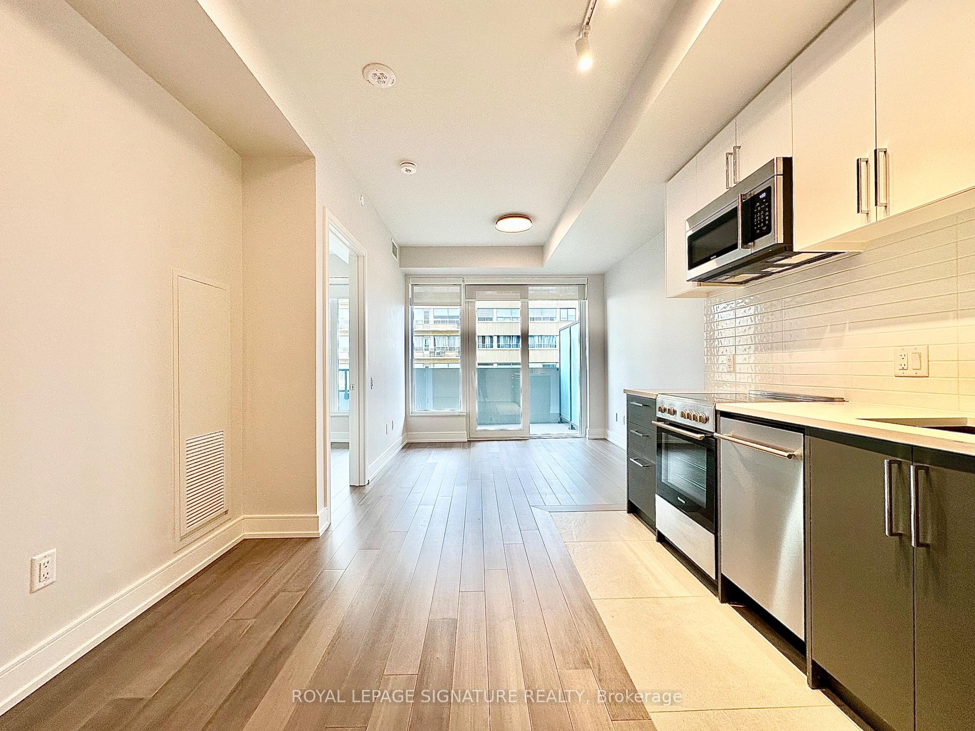 906-2525 Bathurst Street, Toronto, ON - Indoor Photo Showing Kitchen