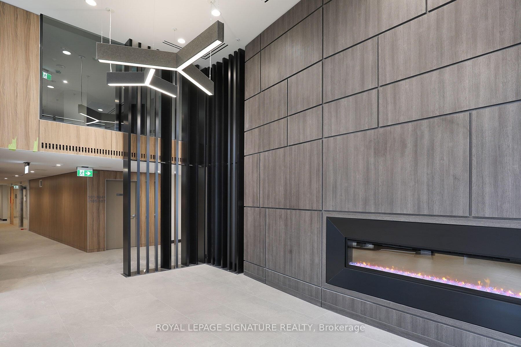 906-2525 Bathurst Street, Toronto, ON - Indoor Photo Showing Other Room With Fireplace