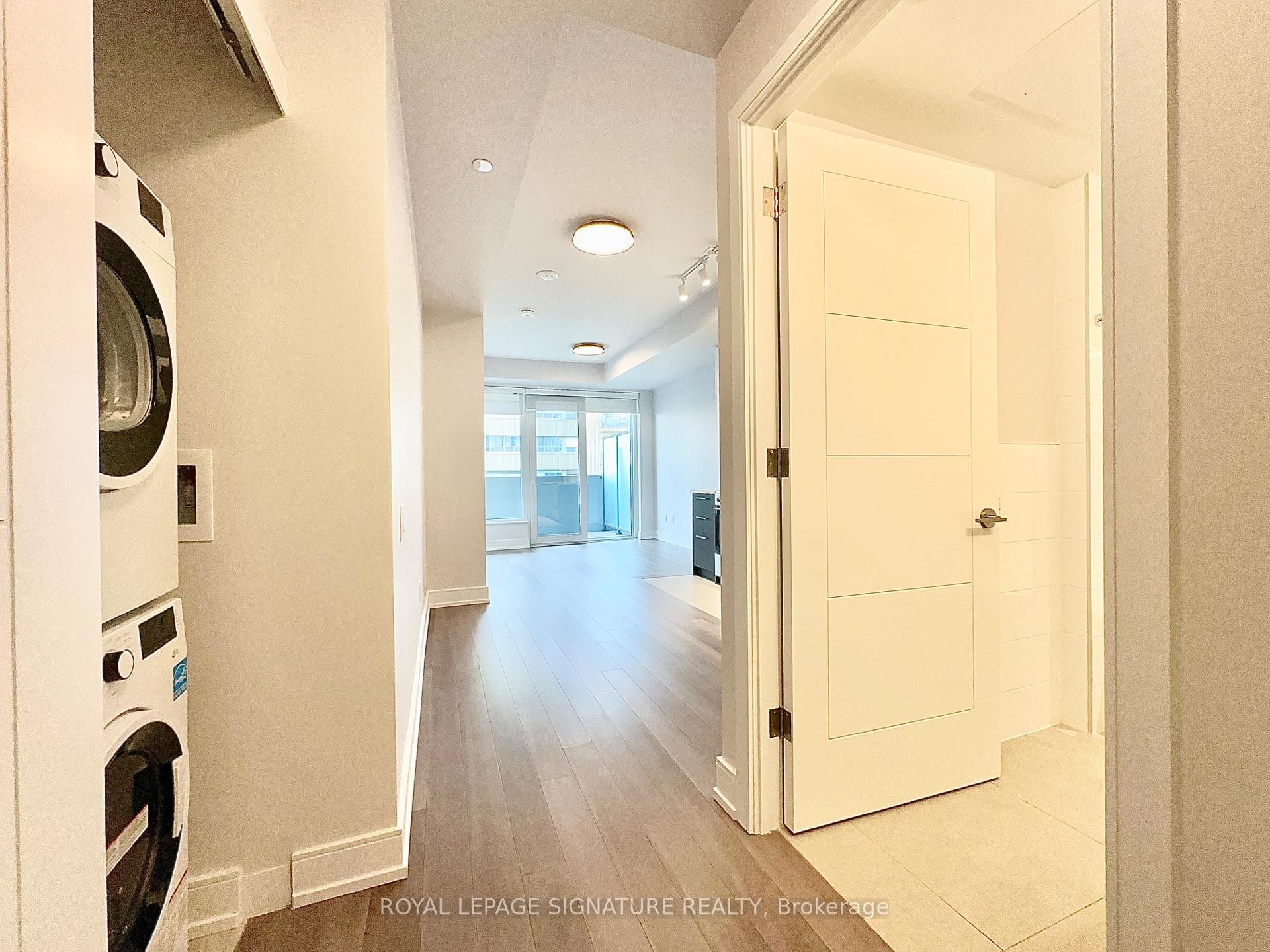 906-2525 Bathurst Street, Toronto, ON - Indoor Photo Showing Laundry Room