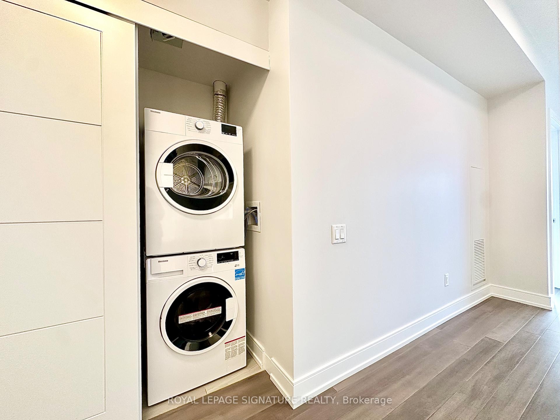 906-2525 Bathurst Street, Toronto, ON - Indoor Photo Showing Laundry Room
