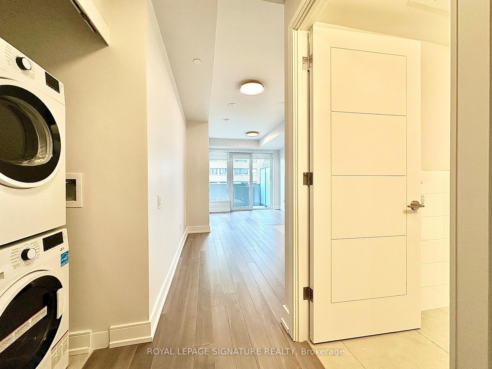 906-2525 Bathurst Street, Toronto, ON - Indoor Photo Showing Laundry Room