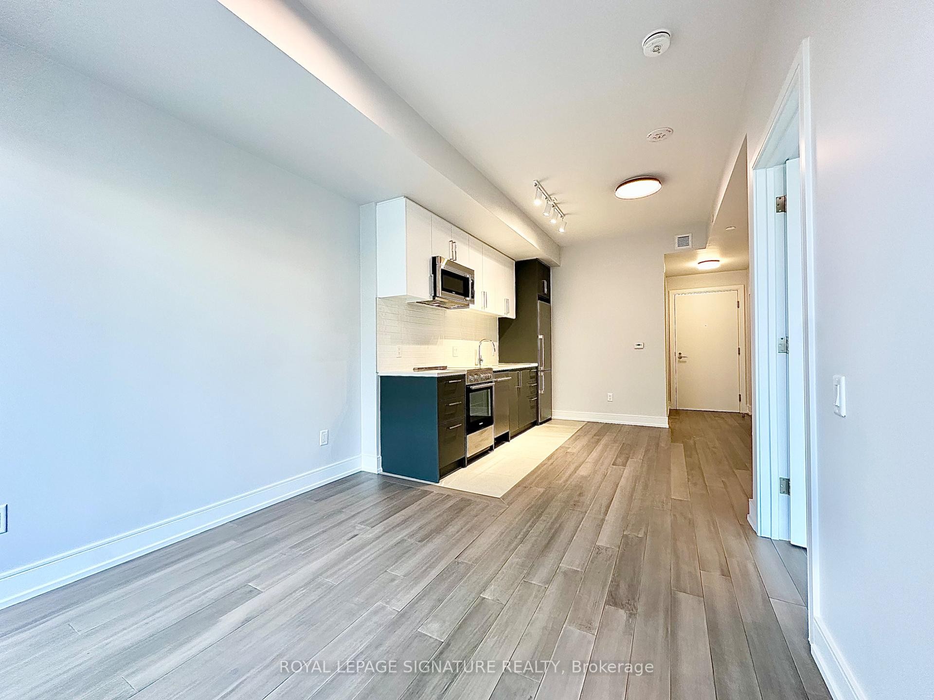 906-2525 Bathurst Street, Toronto, ON - Indoor