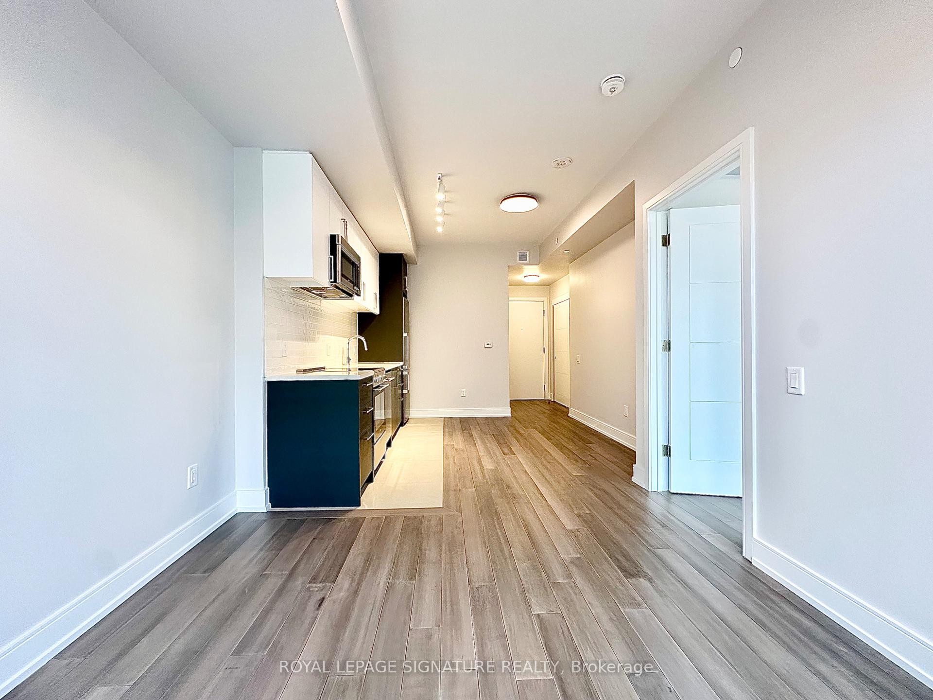 906-2525 Bathurst Street, Toronto, ON - Indoor