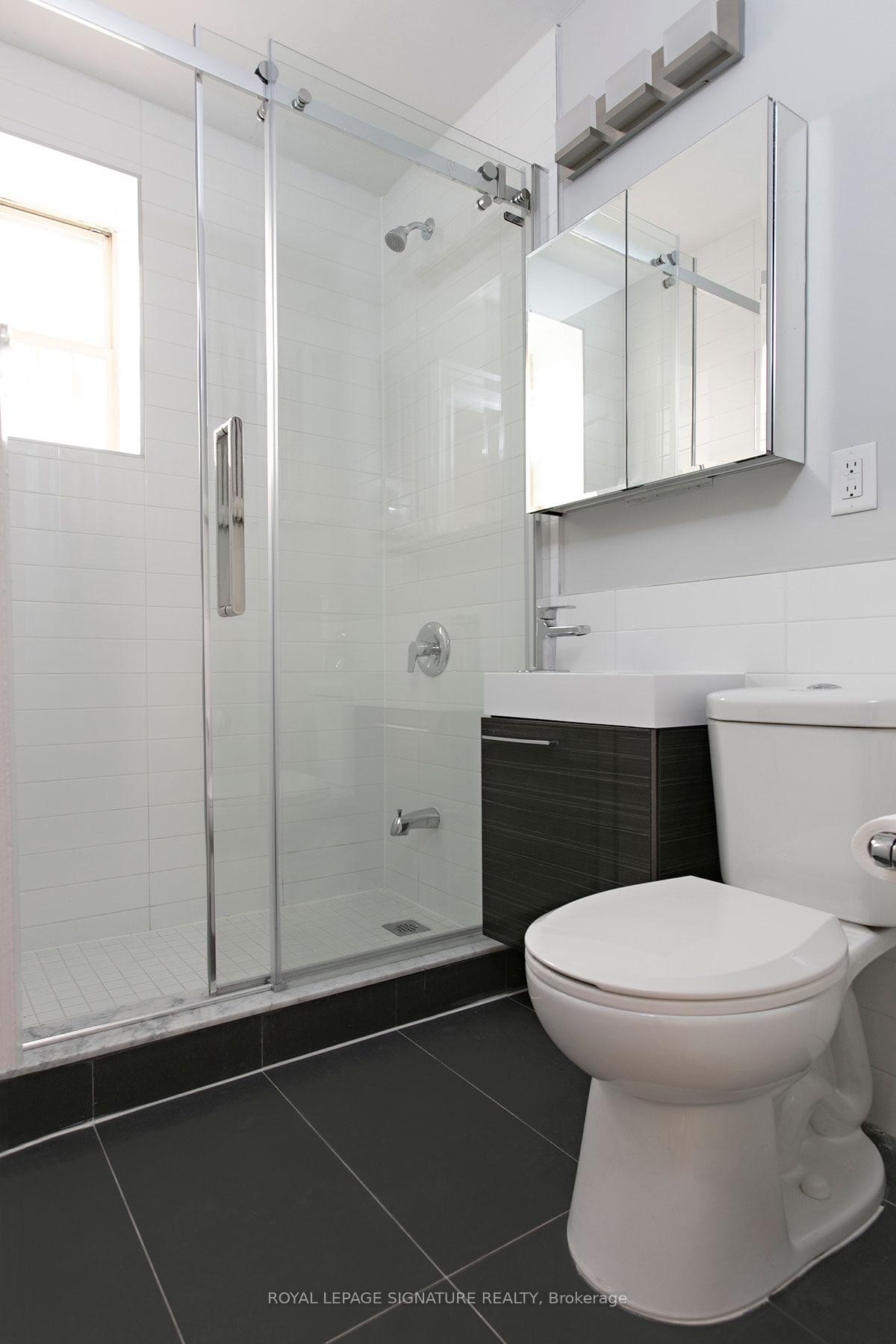 304-394 Avenue Road, Toronto, ON - Indoor Photo Showing Bathroom