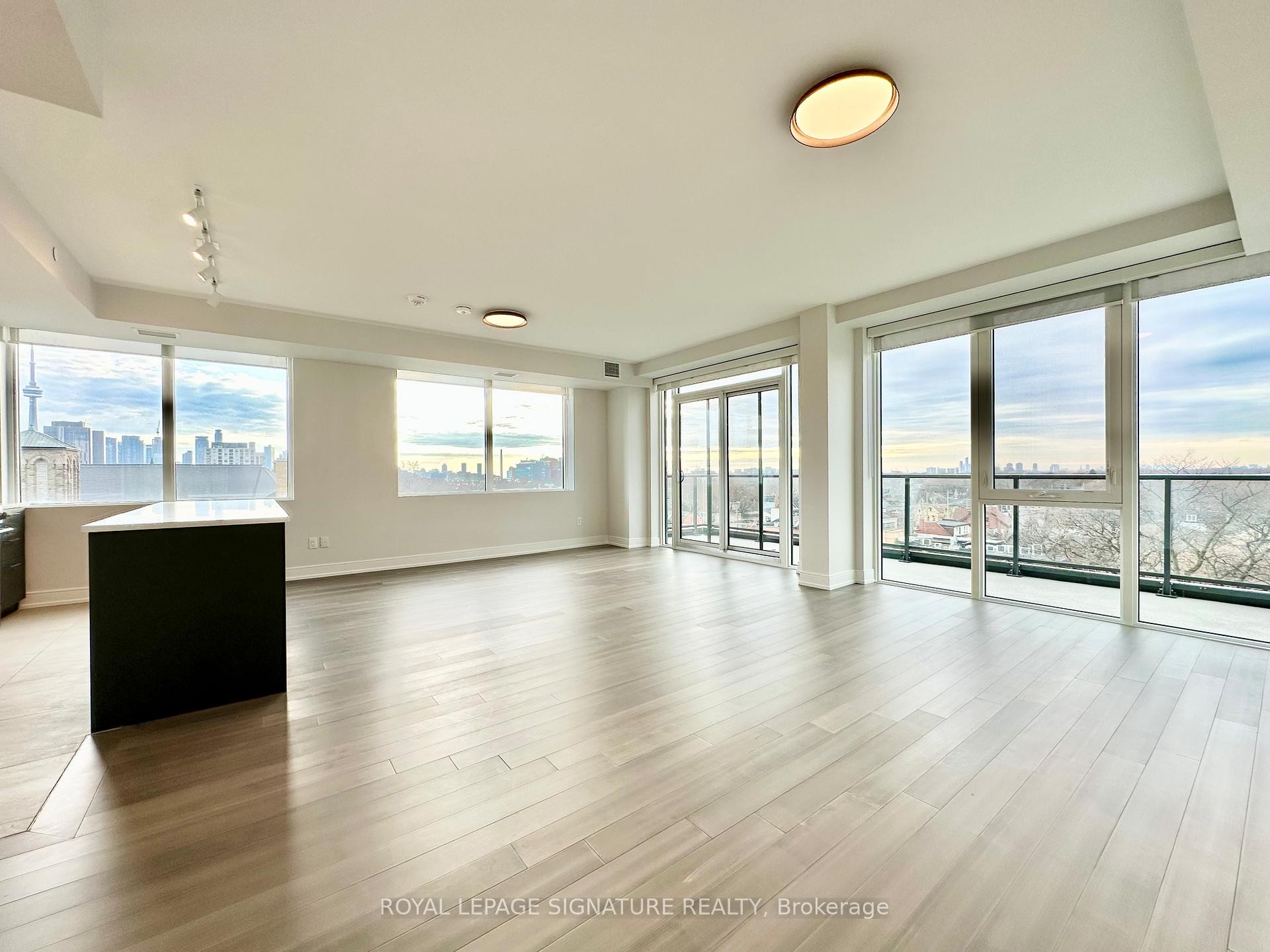 701-664 Spadina Avenue, Toronto, ON - Indoor