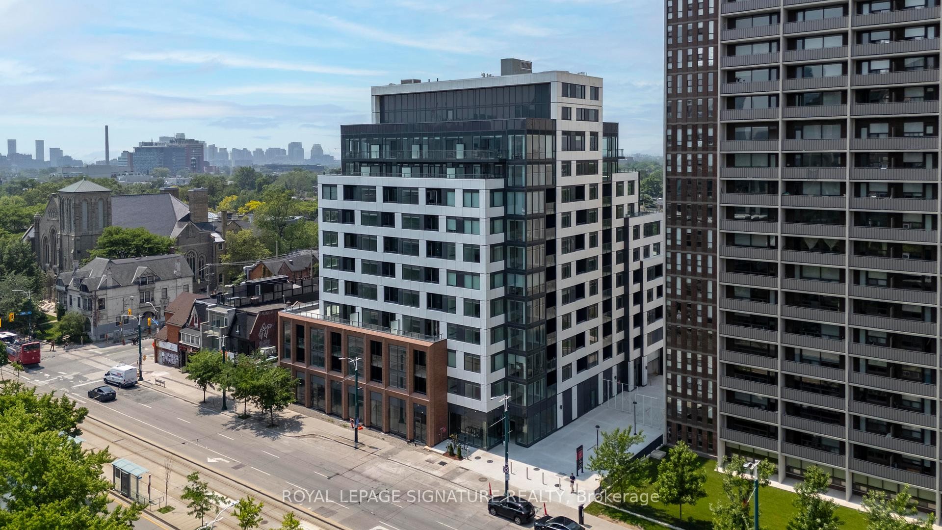 701-664 Spadina Avenue, Toronto, ON - Outdoor With Facade