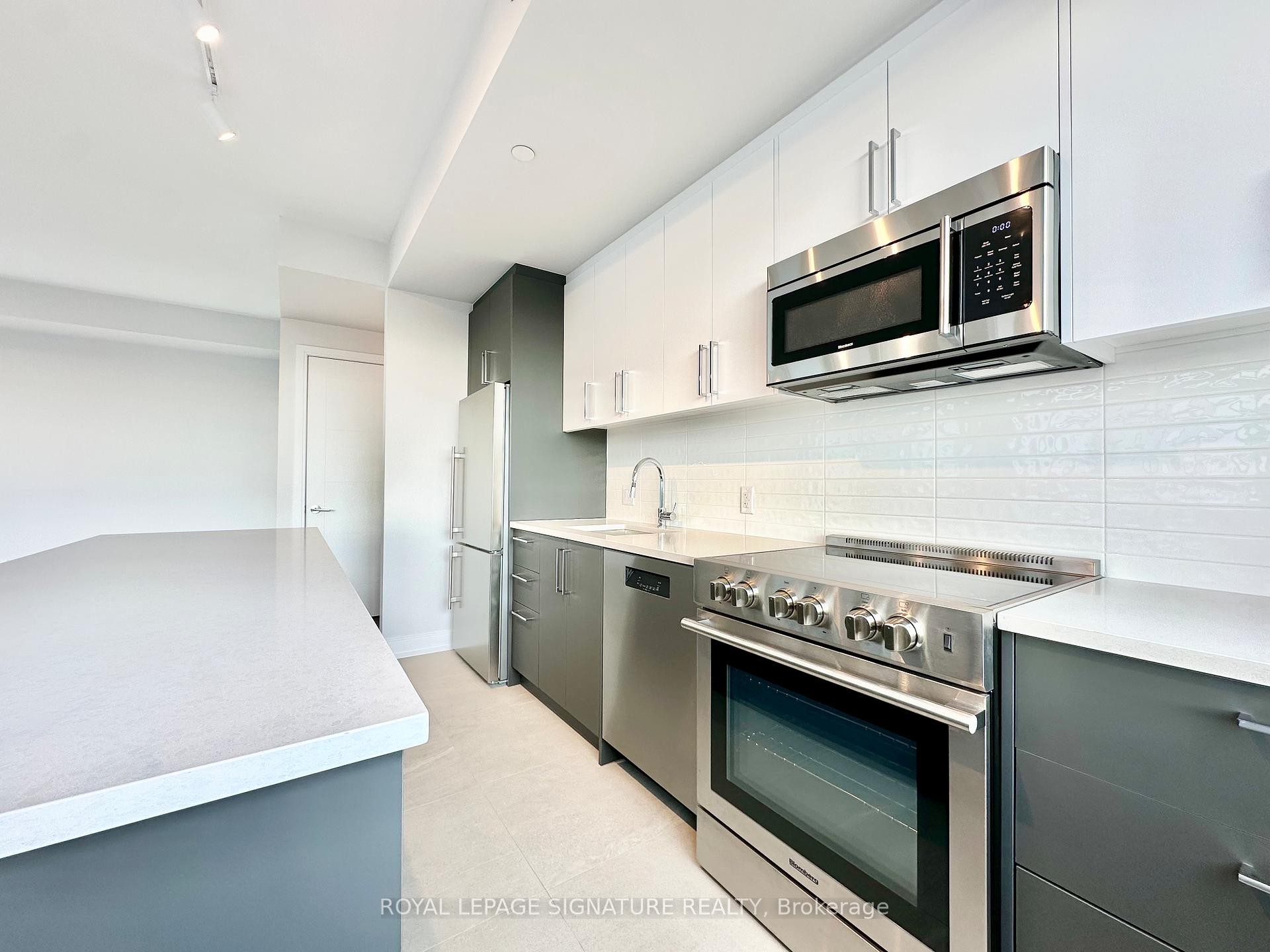 701-664 Spadina Avenue, Toronto, ON - Indoor Photo Showing Kitchen With Stainless Steel Kitchen With Upgraded Kitchen