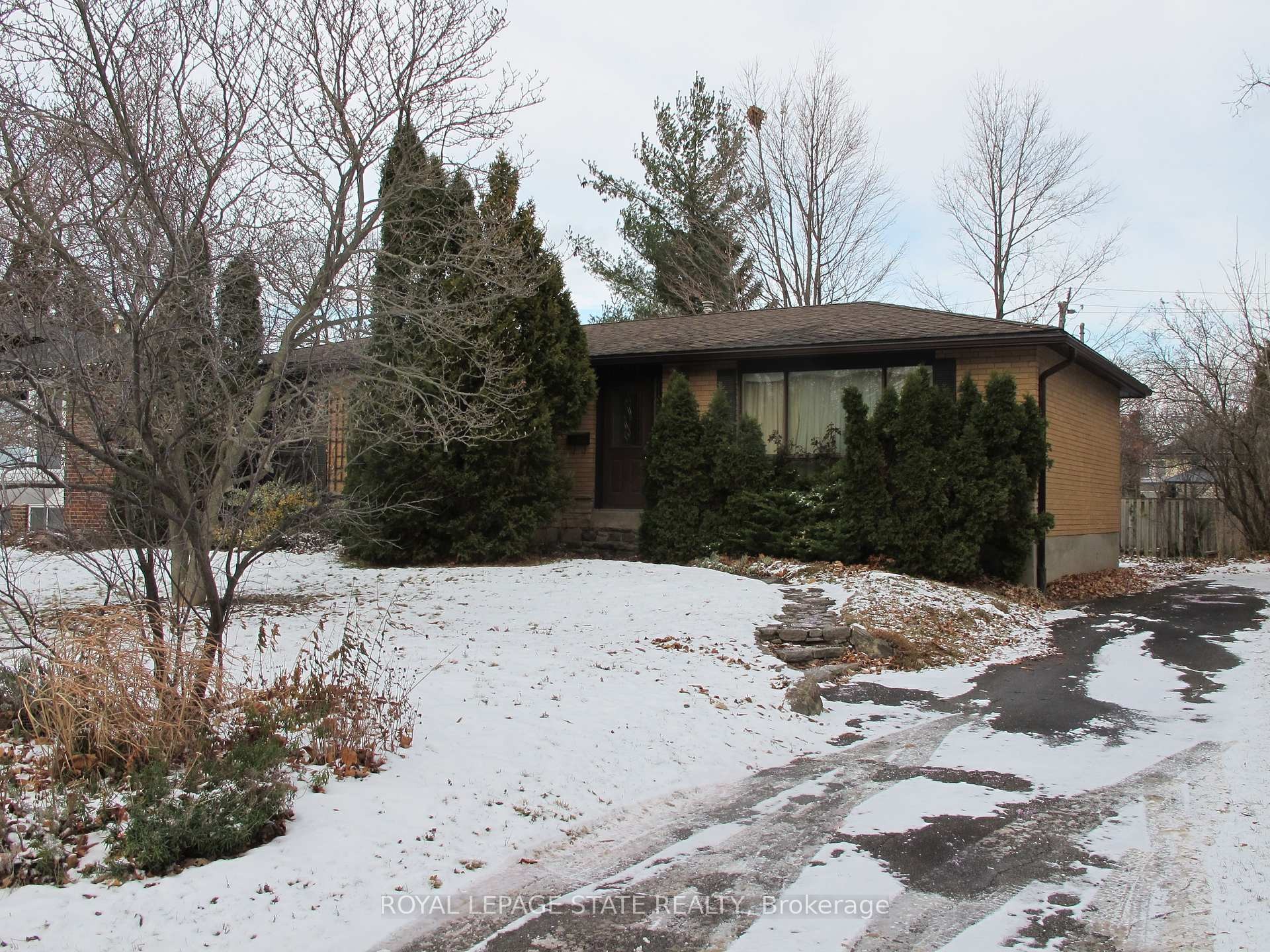 5280 Woodhaven Drive, Burlington, ON - Outdoor