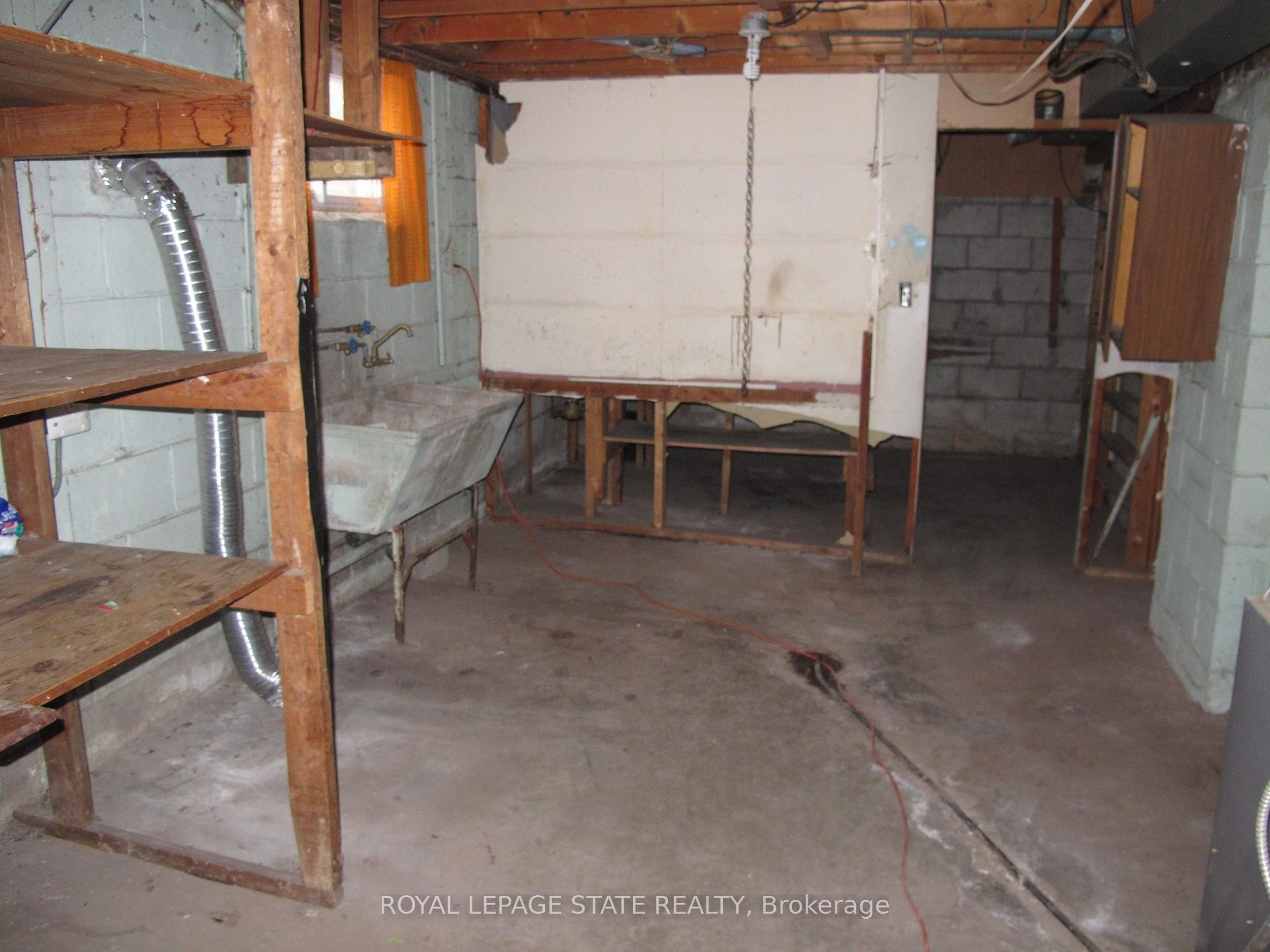 5280 Woodhaven Drive, Burlington, ON - Indoor Photo Showing Basement