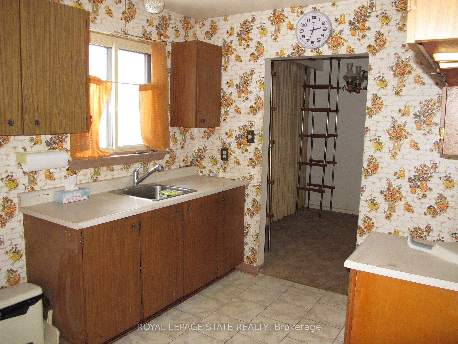5280 Woodhaven Drive, Burlington, ON - Indoor Photo Showing Kitchen