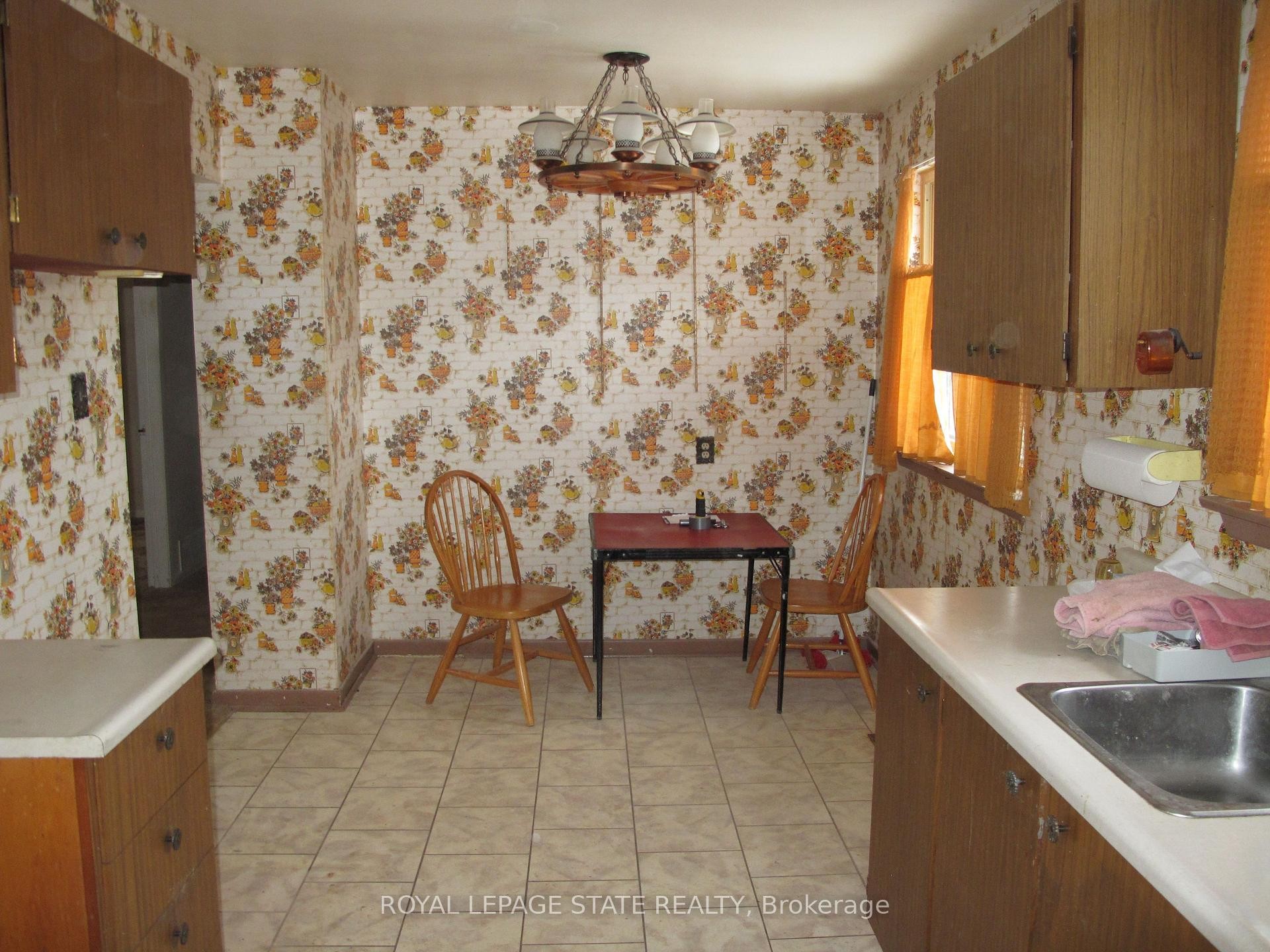 5280 Woodhaven Drive, Burlington, ON - Indoor Photo Showing Kitchen