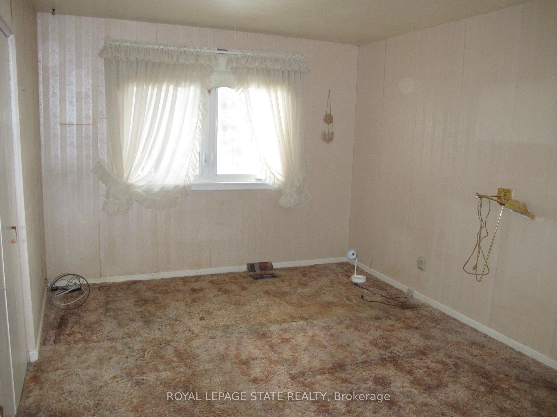 5280 Woodhaven Drive, Burlington, ON - Indoor Photo Showing Other Room