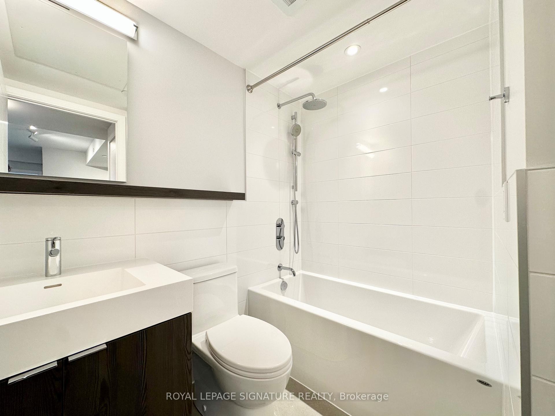 1002-664 Spadina Avenue, Toronto, ON - Indoor Photo Showing Bathroom