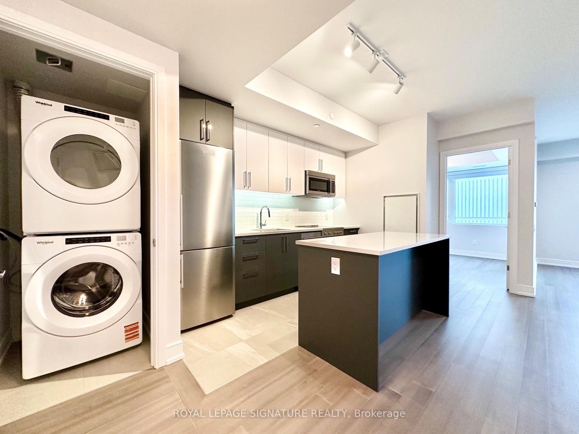 1002-664 Spadina Avenue, Toronto, ON - Indoor Photo Showing Laundry Room