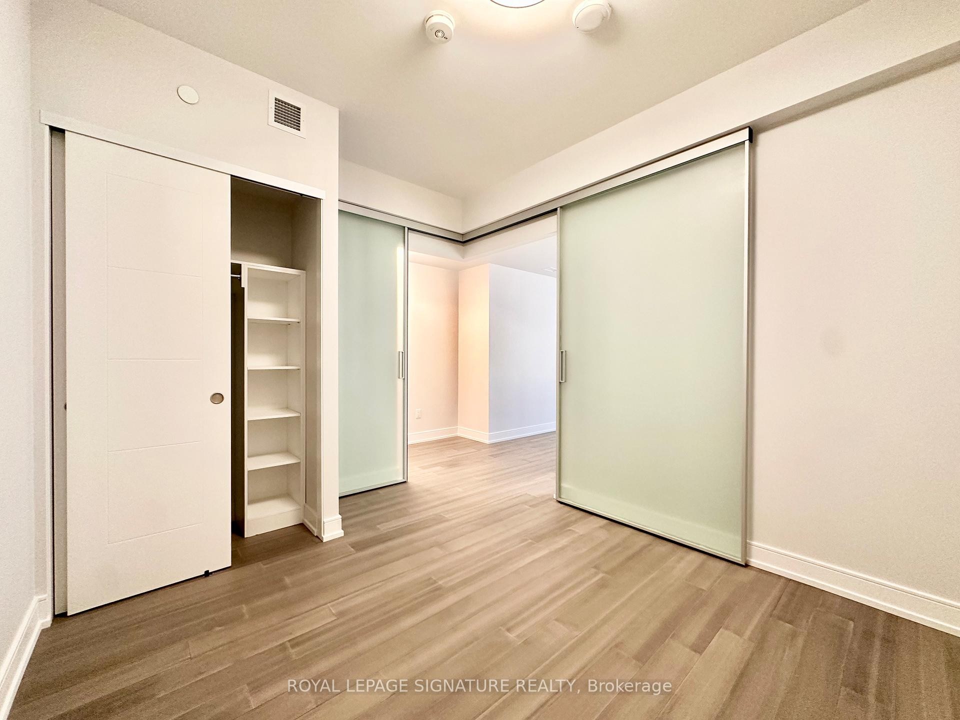 210-664 Spadina Avenue, Toronto, ON - Indoor Photo Showing Other Room