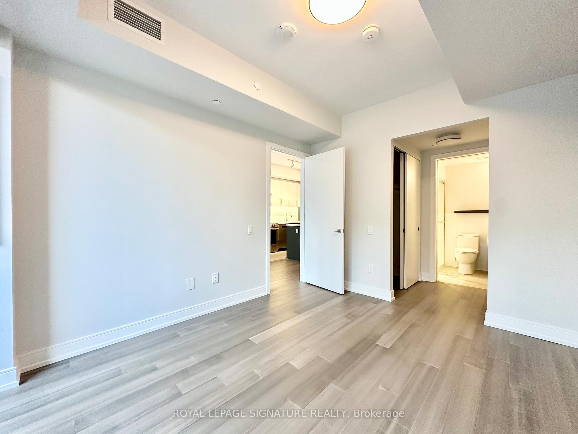 210-664 Spadina Avenue, Toronto, ON - Indoor Photo Showing Other Room