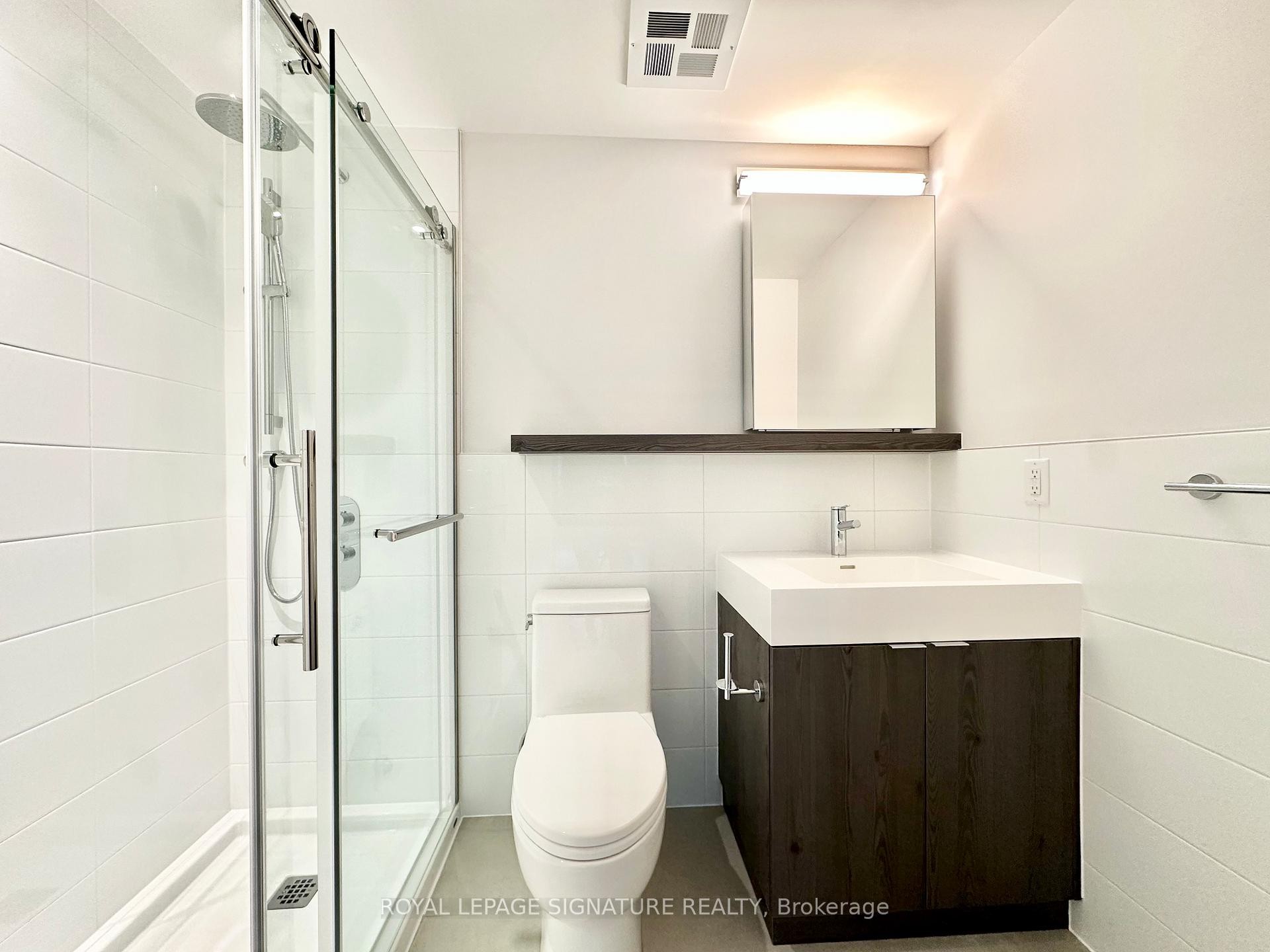 210-664 Spadina Avenue, Toronto, ON - Indoor Photo Showing Bathroom