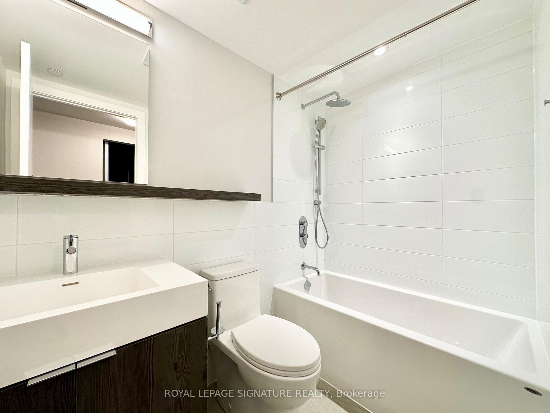210-664 Spadina Avenue, Toronto, ON - Indoor Photo Showing Bathroom