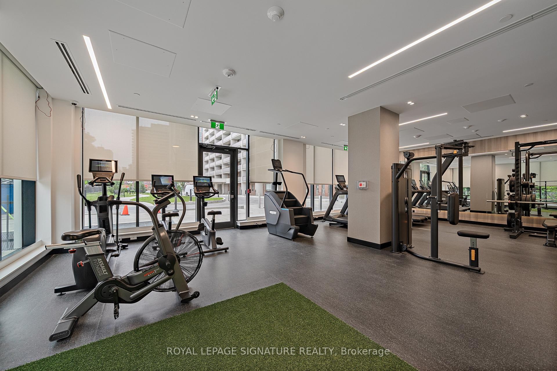 210-664 Spadina Avenue, Toronto, ON - Indoor Photo Showing Gym Room