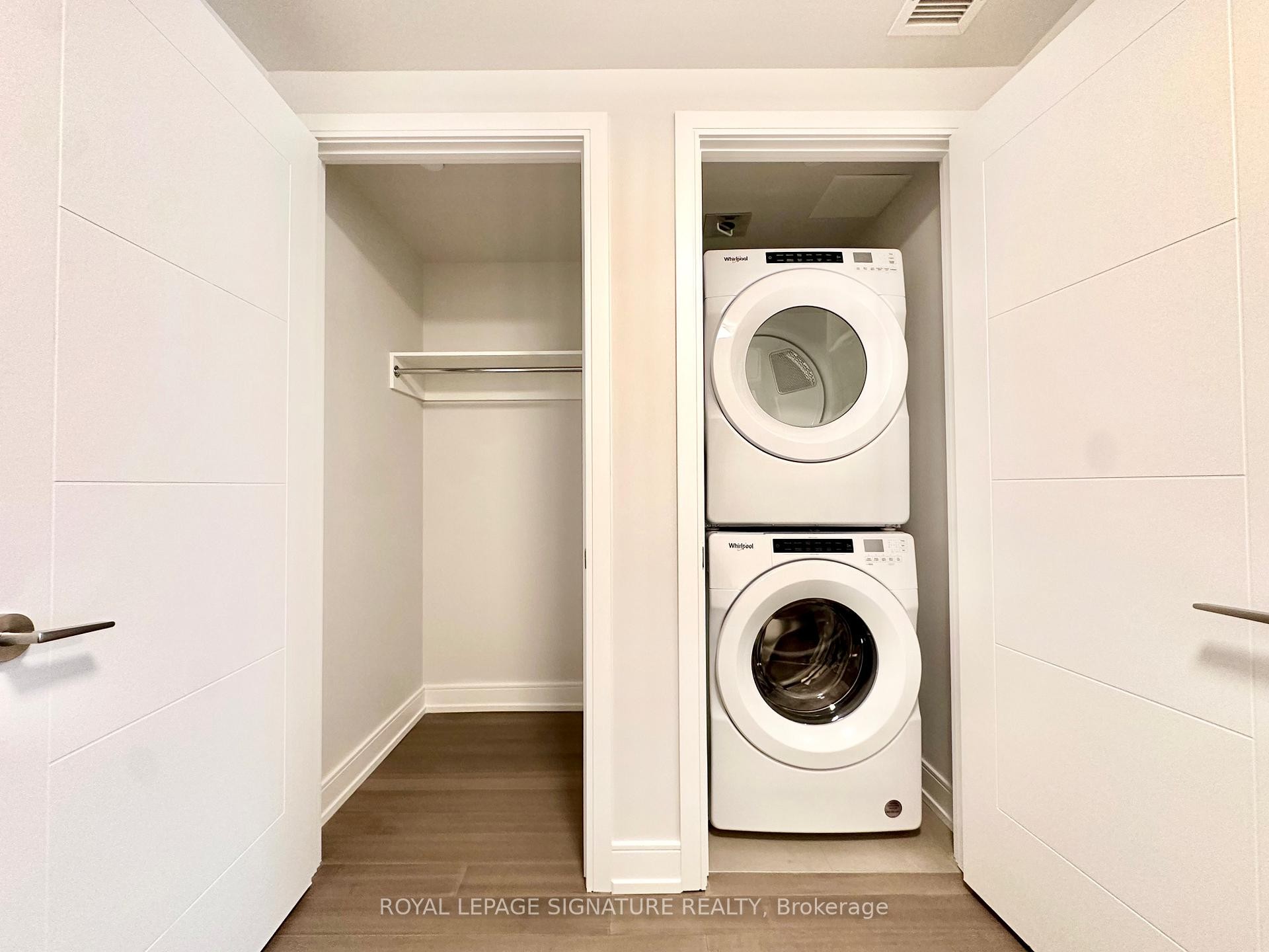 210-664 Spadina Avenue, Toronto, ON - Indoor Photo Showing Laundry Room